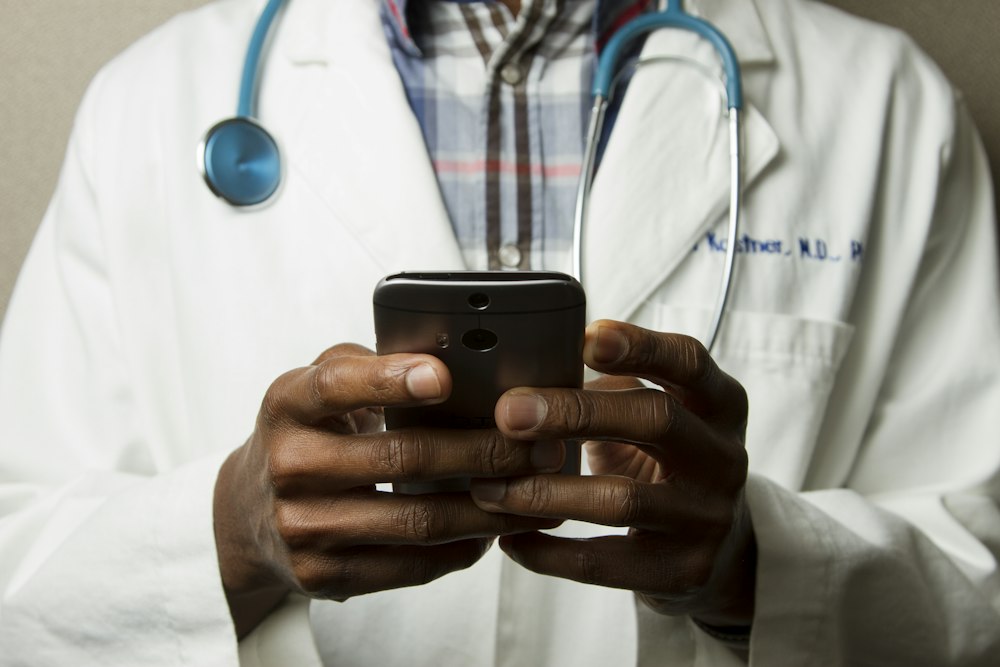 Clinician utilizing healthcare AI support platform